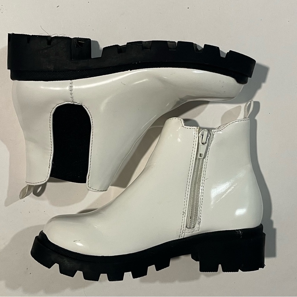 Steve Madden White and Black Sandals - Picture 7 of 11